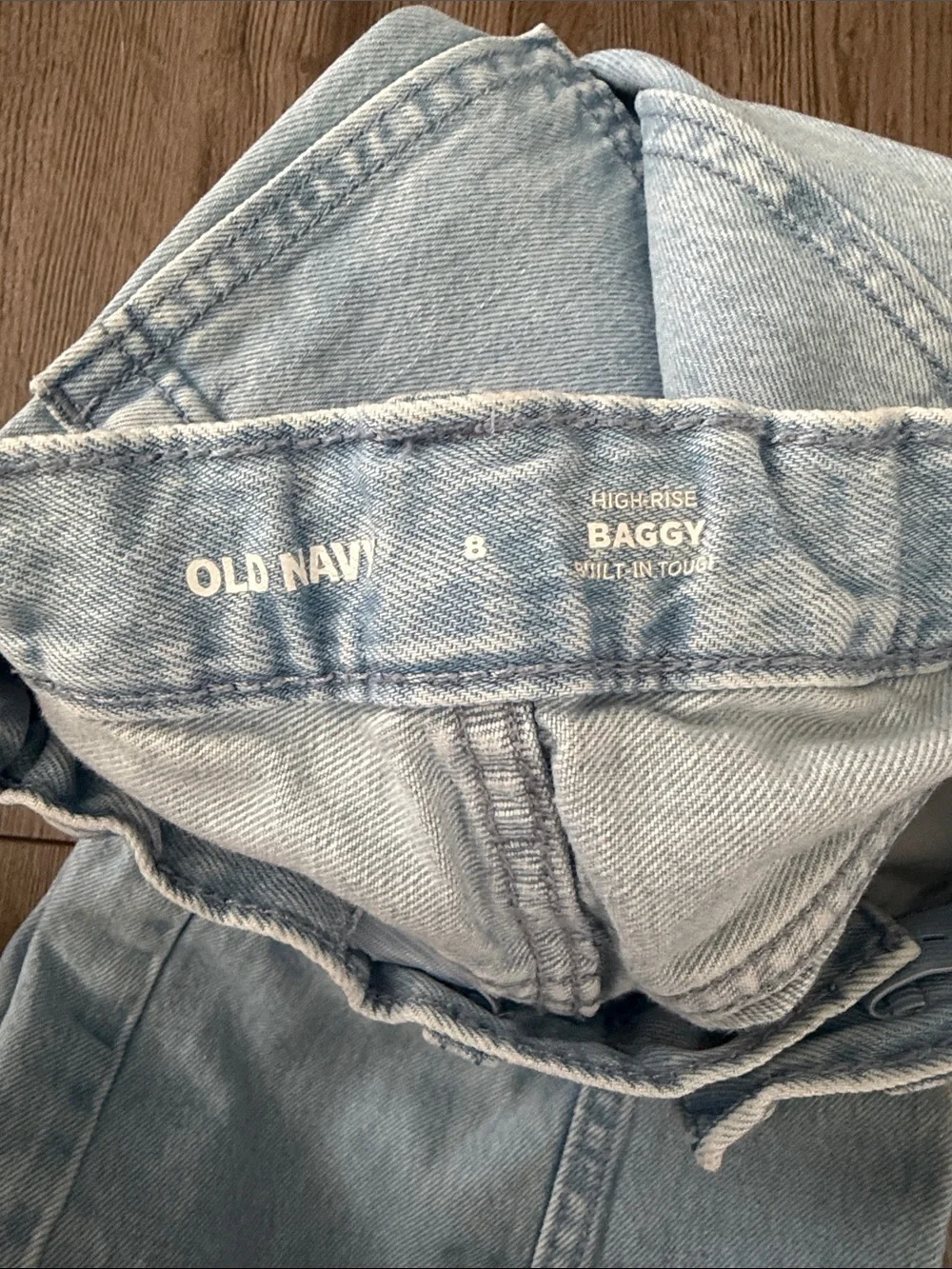 Girls-Old Navy Light Wash Relaxed Fit Jeans. Size 8